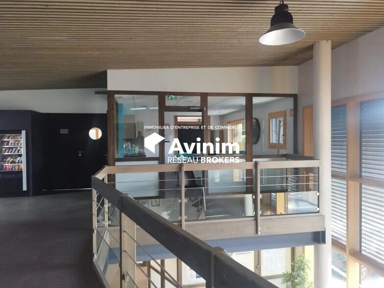 Office in Scientrier for lease - Interior Photo - Image 3 of 5