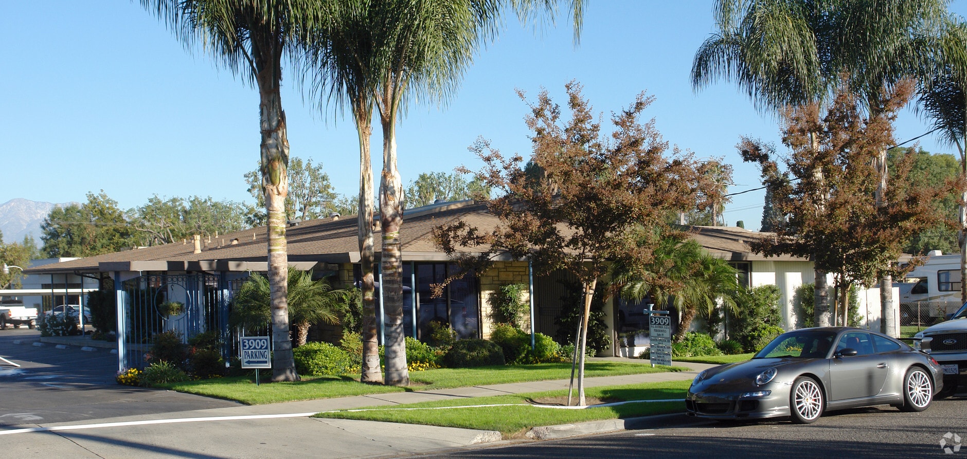 Van Buren, Riverside, CA 92503