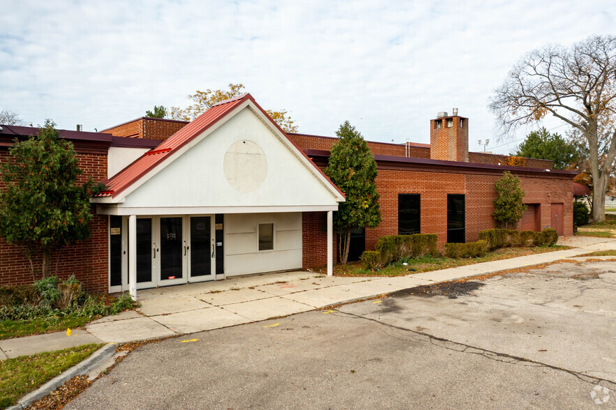 21100 Northwestern Hwy, Southfield, MI for sale - Primary Photo - Image 1 of 1