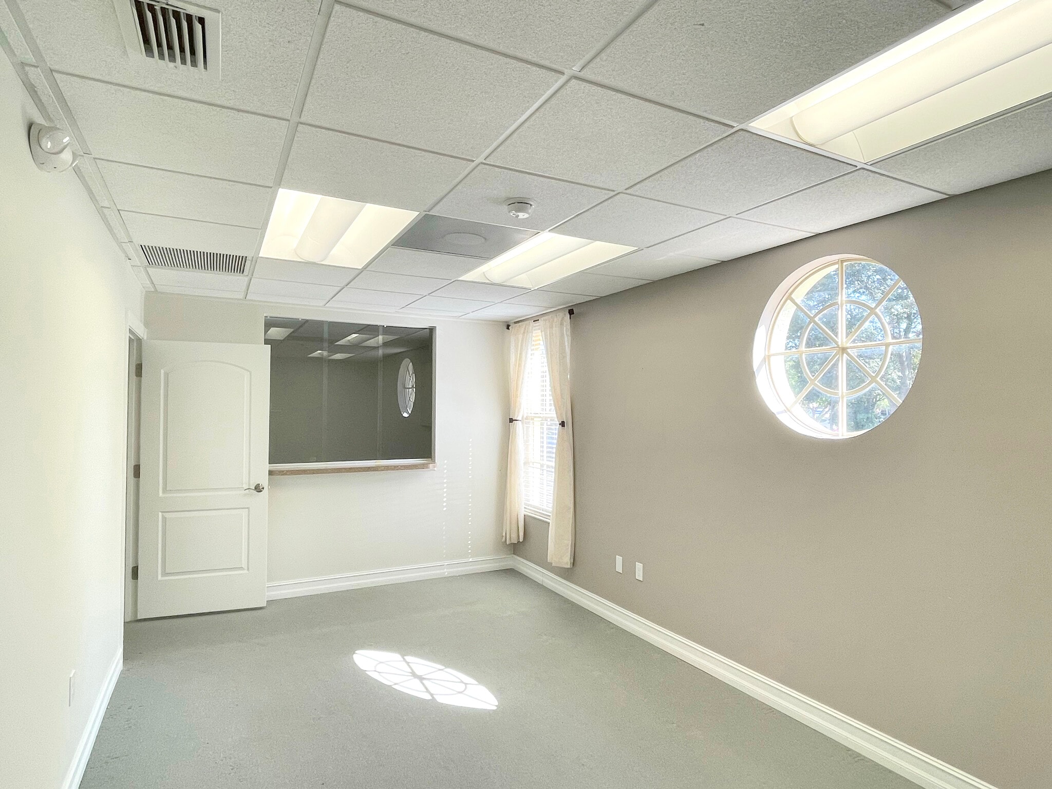 15750 New Hampshire Ct, Fort Myers, FL for lease Interior Photo- Image 1 of 9
