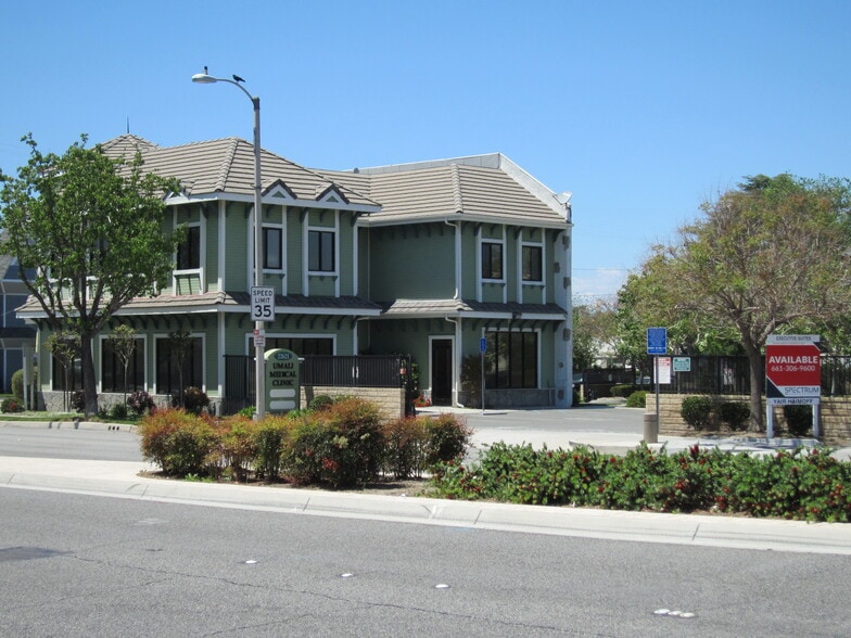 22621 Lyons Ave, Newhall, CA for lease - Building Photo - Image 2 of 3