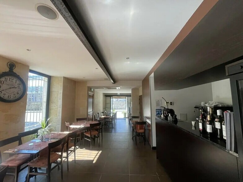 Flex in Bordeaux for sale - Interior Photo - Image 2 of 12