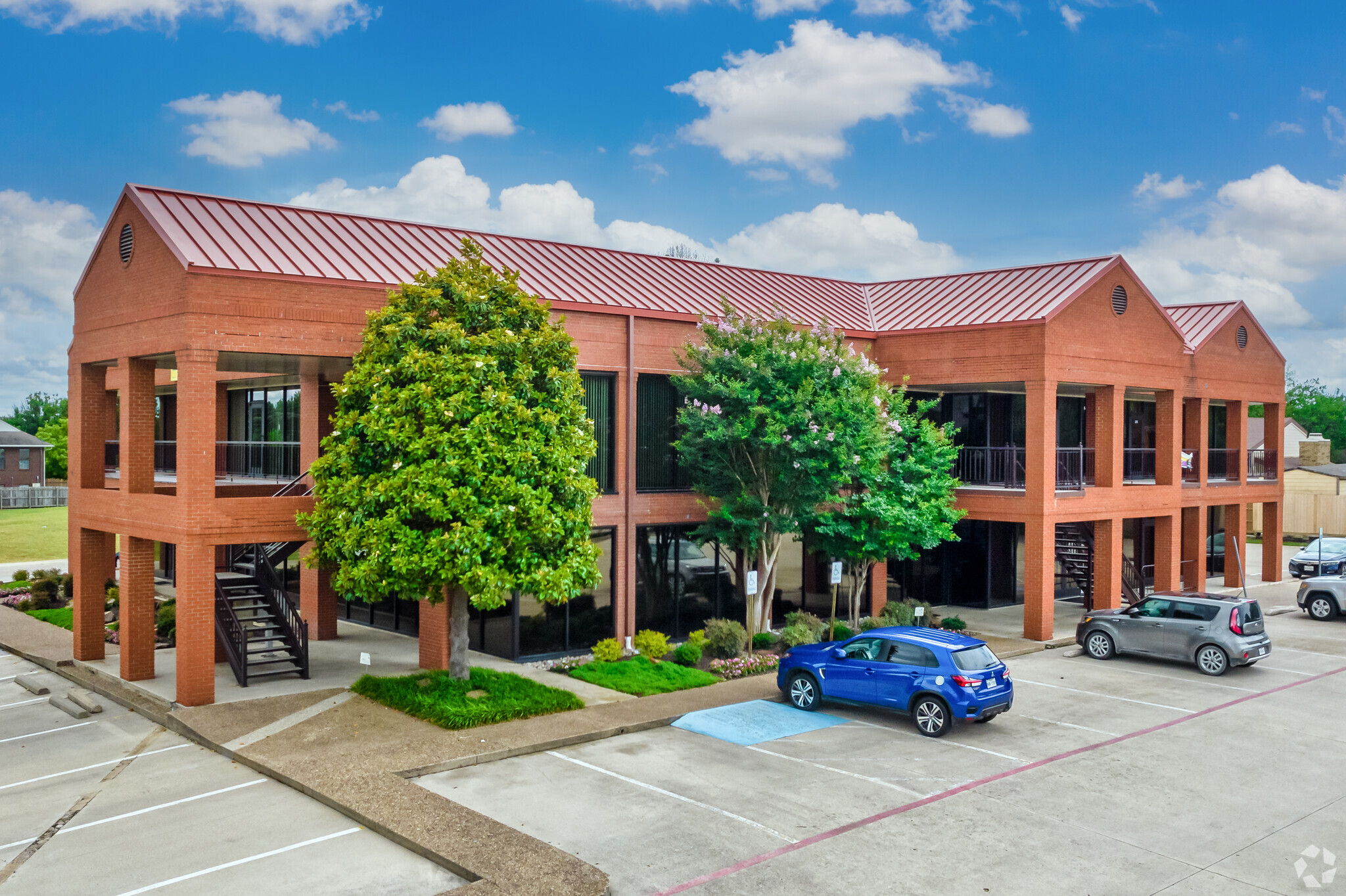 614 S Edmonds Ln, Lewisville, TX for lease Building Photo- Image 1 of 56