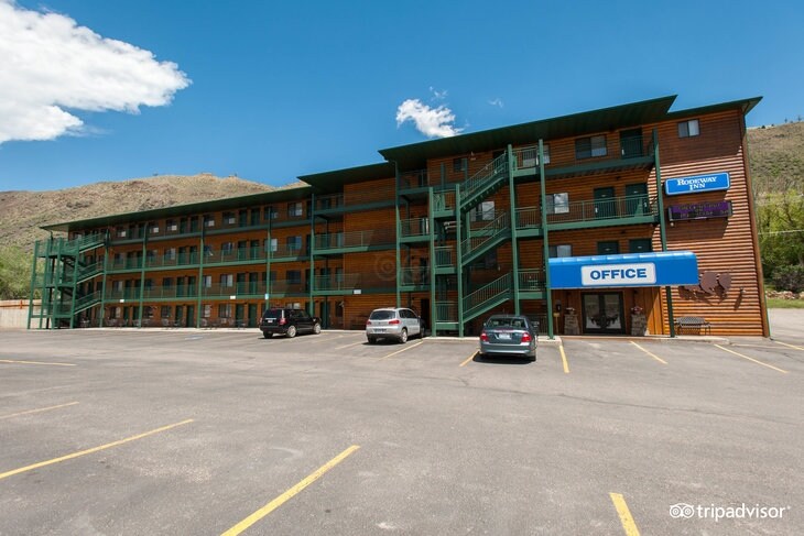 109 Hellroaring St, Gardiner, MT for sale - Building Photo - Image 1 of 1