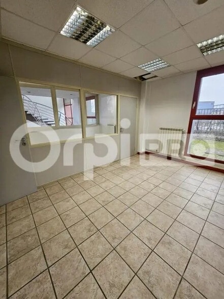 Office in Reims for lease - Interior Photo - Image 3 of 7