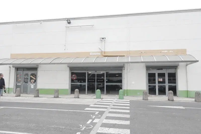 Retail in LA NEUVILLETTE for lease Building Photo- Image 1 of 9