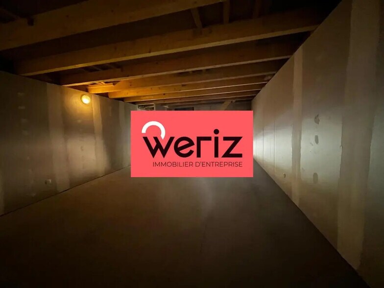 Flex in Marseille for lease - Interior Photo - Image 3 of 6