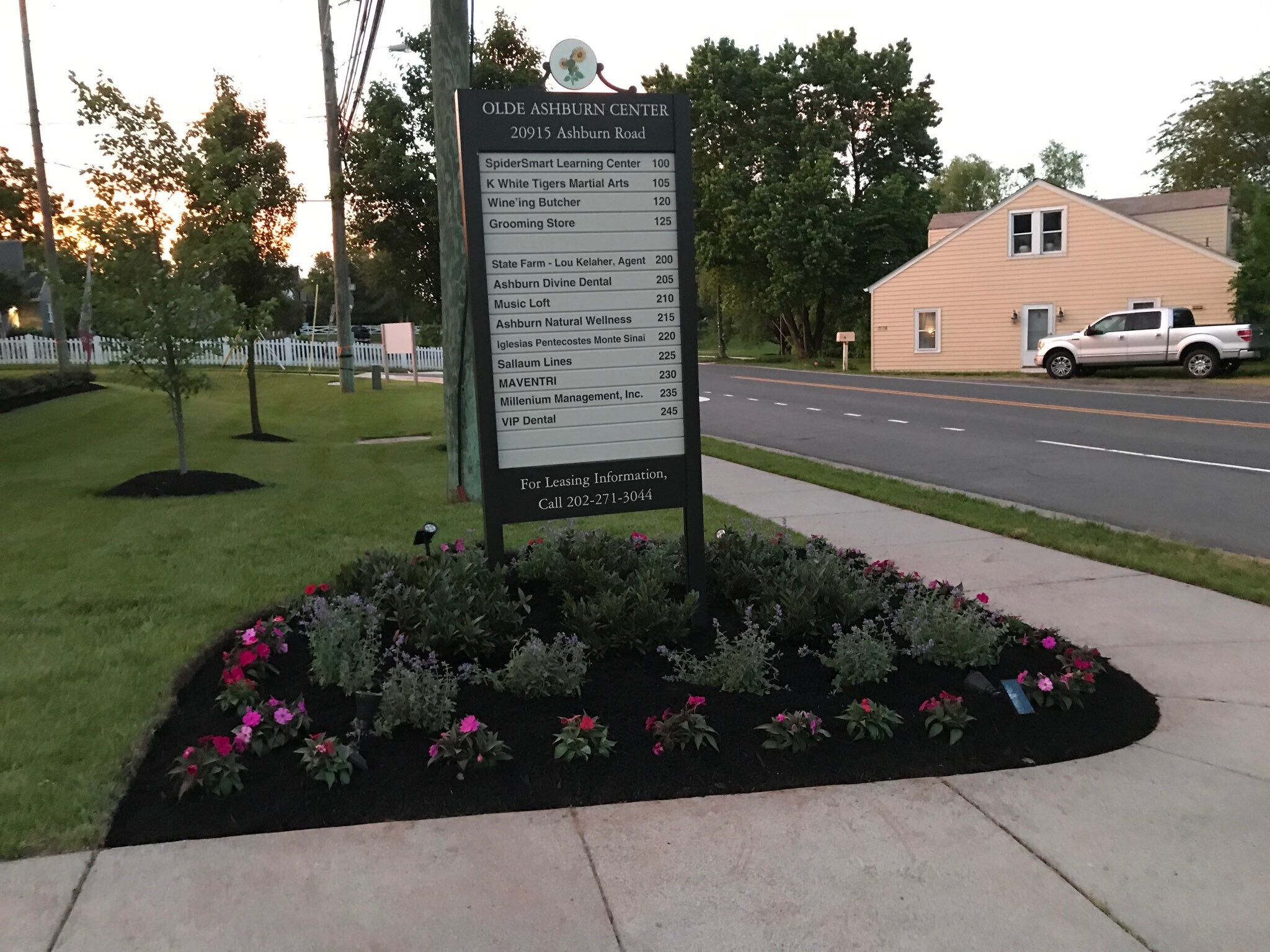 20915 Ashburn Rd, Ashburn, VA 20147 Olde Ashburn Center