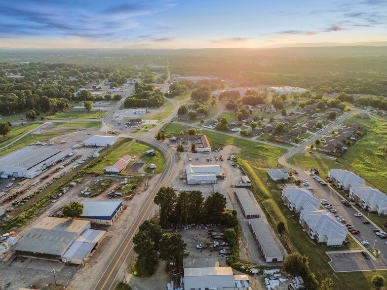 821 E Main St, Clarksville, AR for sale - Building Photo - Image 3 of 30