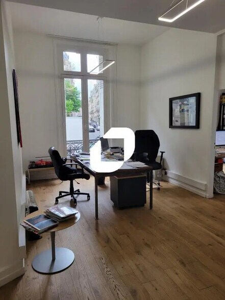 Office in Paris for lease - Interior Photo - Image 2 of 4