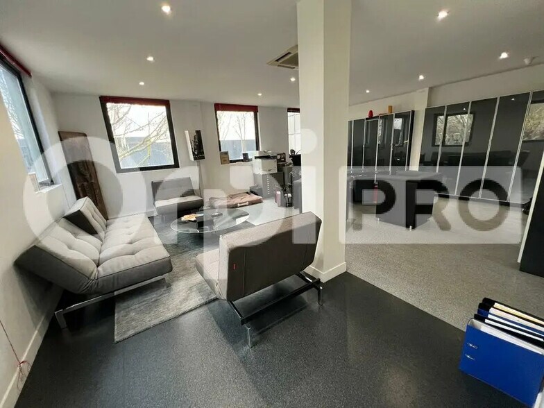 Office in Grigny for sale - Interior Photo - Image 2 of 7