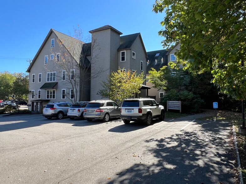 102 Kent Pl, Newmarket, NH for lease - Primary Photo - Image 1 of 17