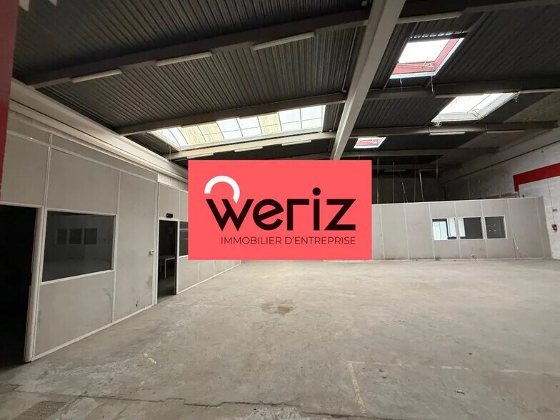 Industrial in Vitrolles for lease - Building Photo - Image 3 of 10