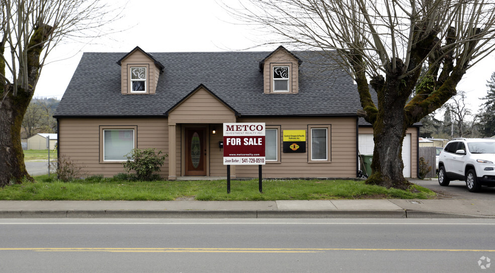 1054 E Main St, Cottage Grove, OR for sale - Primary Photo - Image 1 of 1