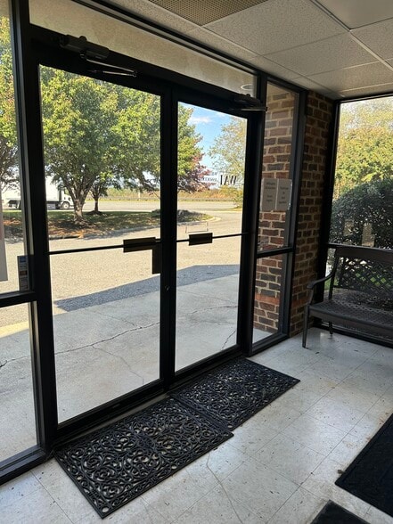 15421 Forest Rd, Forest, VA for lease - Building Photo - Image 3 of 27