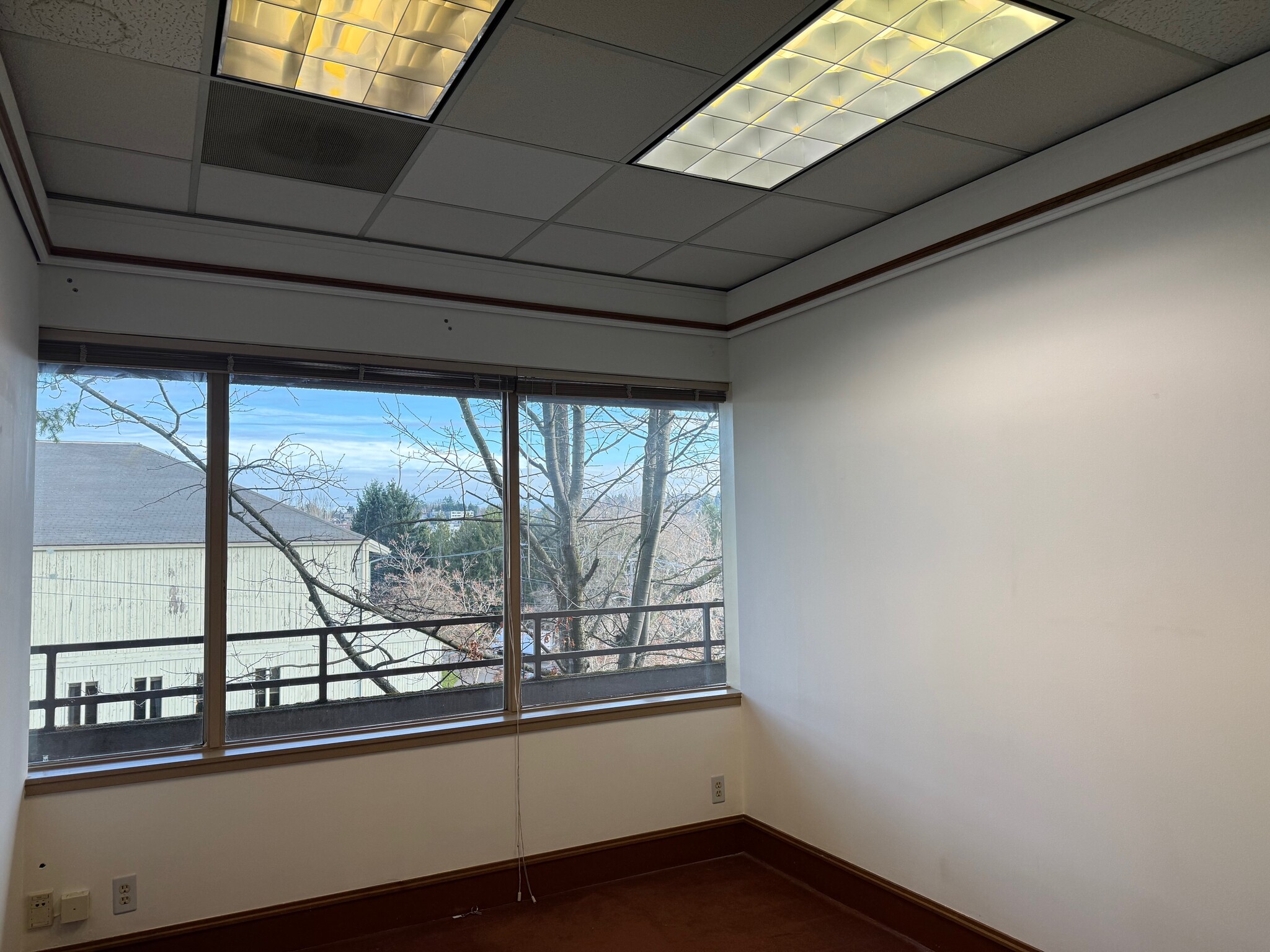 3301 Burke Ave N, Seattle, WA for lease Interior Photo- Image 1 of 2