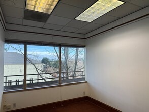 3301 Burke Ave N, Seattle, WA for lease Interior Photo- Image 1 of 2