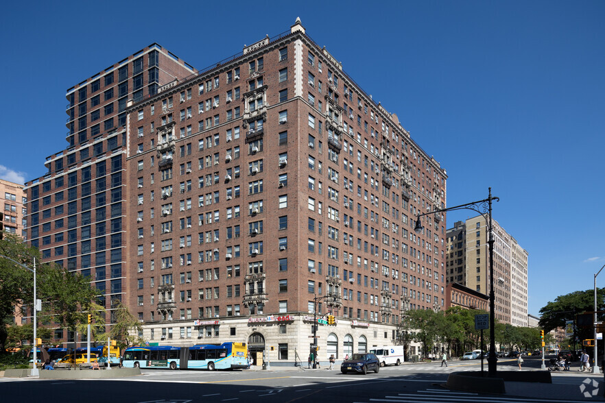 2760-2764 Broadway, New York, NY for lease - Building Photo - Image 1 of 4