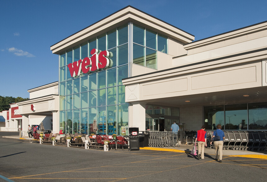 331-379 N Reading Rd, Ephrata, PA for lease - Building Photo - Image 3 of 4