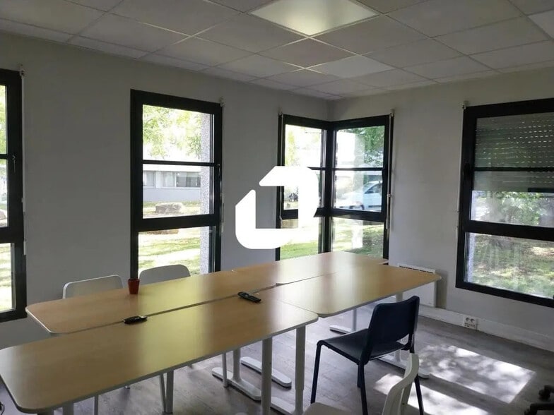 Office in Saint-Herblain for lease - Interior Photo - Image 3 of 7