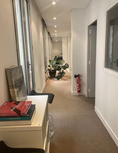 Office in Paris for lease - Interior Photo - Image 1 of 5