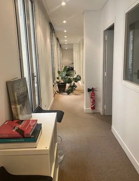 Office in Paris for lease Interior Photo- Image 1 of 6