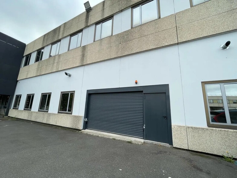 Flex in Nanterre for lease - Building Photo - Image 3 of 16