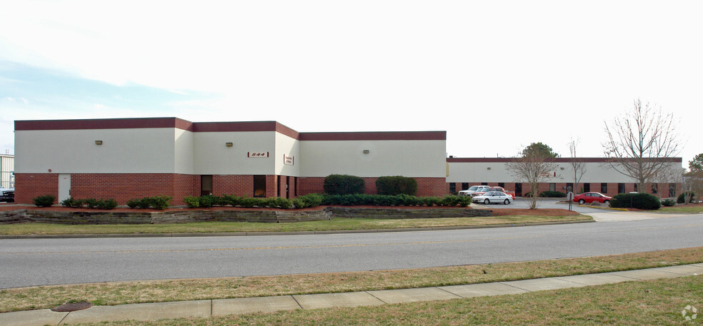 544 Central Dr, Virginia Beach, VA for lease - Primary Photo - Image 1 of 4