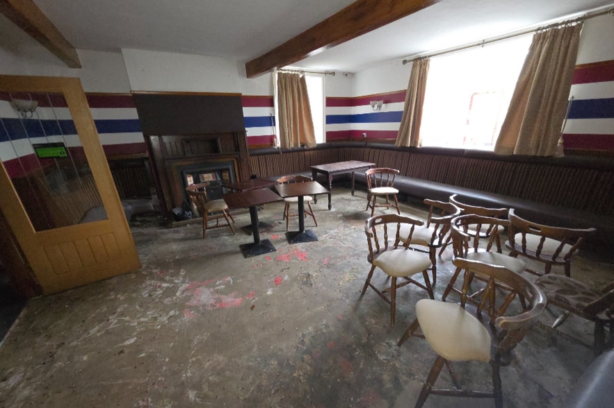 275 Sheffield Rd, Glossop for sale - Interior Photo - Image 2 of 5