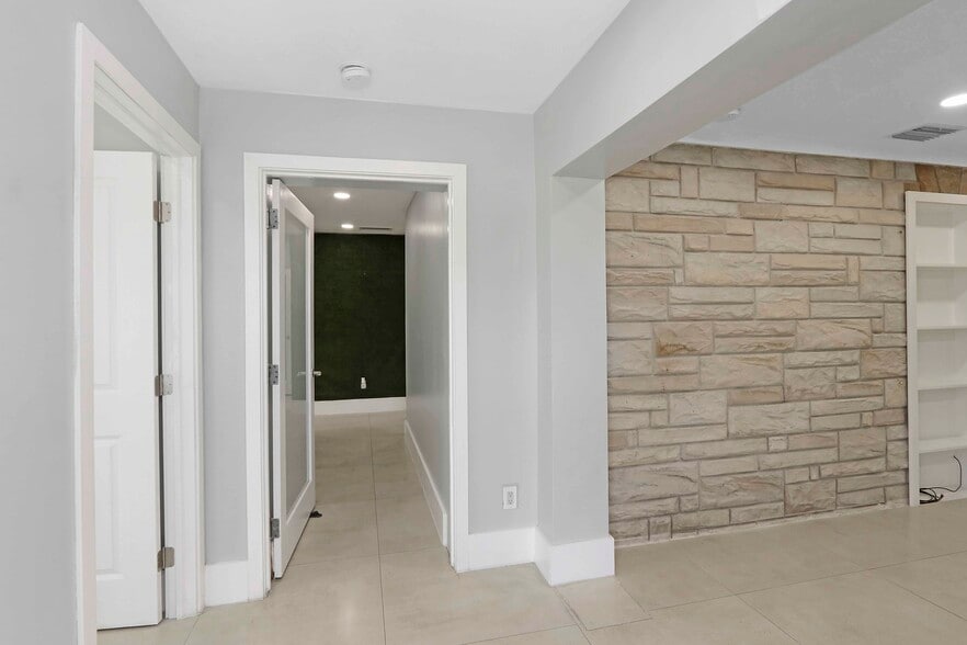 70 NW 8th St, Homestead, FL for lease - Building Photo - Image 2 of 17