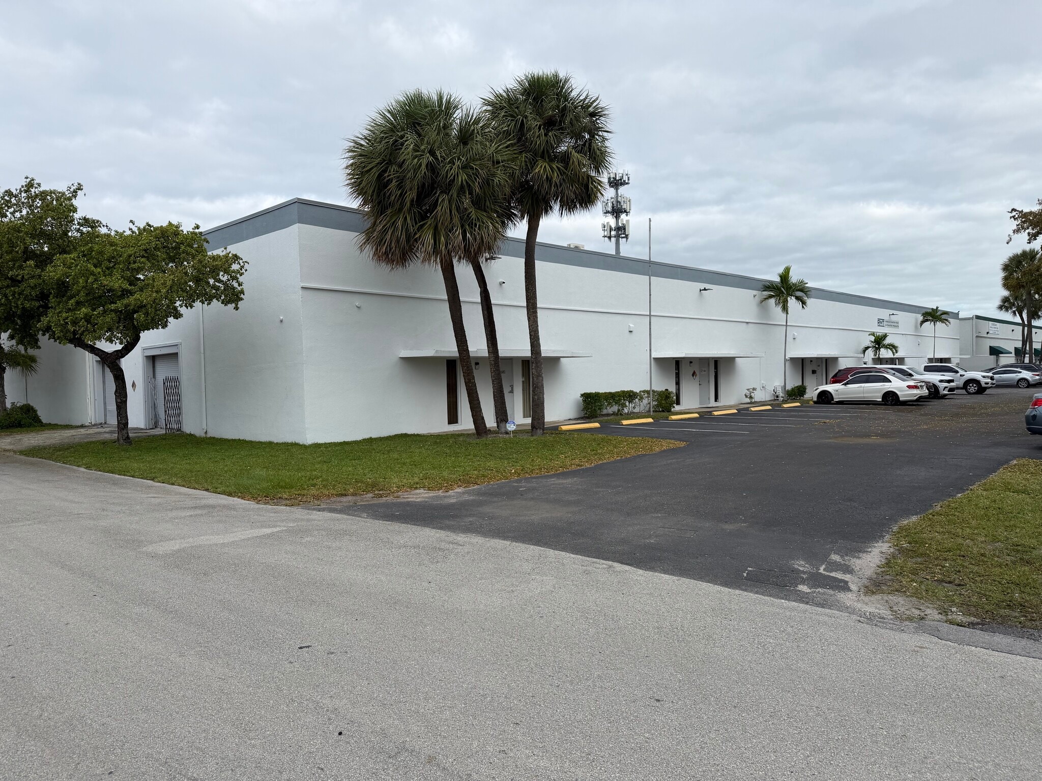 6681-6691 NW 16th Ter, Fort Lauderdale, FL for lease Interior Photo- Image 1 of 9