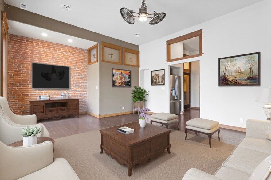 217 W Main St, Freeport, IL for sale - Primary Photo - Image 2 of 18