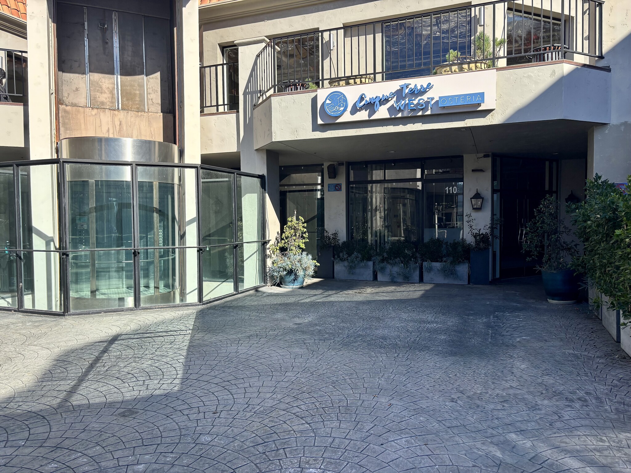 970 Monument St, Pacific Palisades, CA for lease Interior Photo- Image 1 of 5