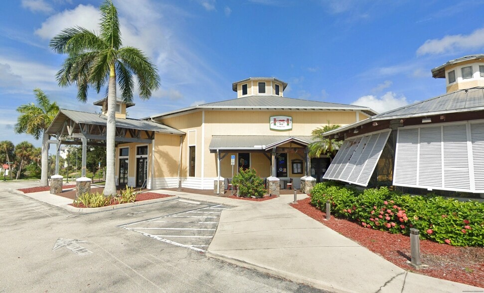 17650 San Carlos Blvd, Fort Myers, FL for lease - Building Photo - Image 1 of 3