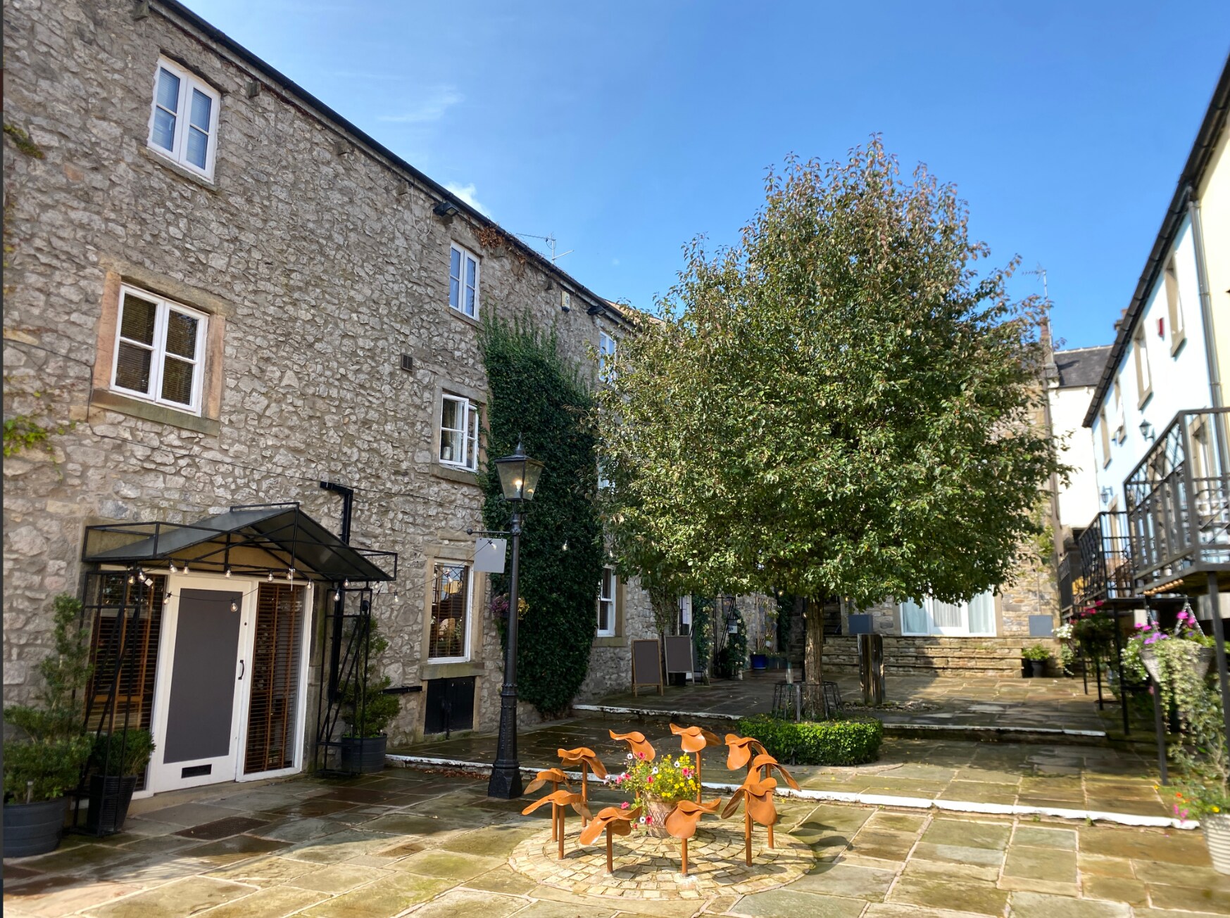 Castlegate, Clitheroe for lease Primary Photo- Image 1 of 3