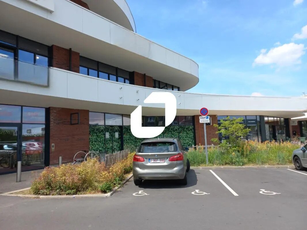 Retail in La Madeleine for lease Building Photo- Image 1 of 11