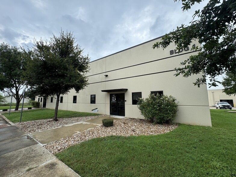 2500 NE Inner Loop, Georgetown, TX for lease - Building Photo - Image 1 of 6