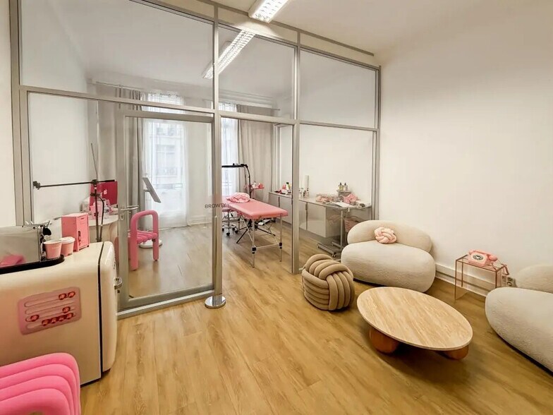 Office in Paris for lease - Building Photo - Image 1 of 5