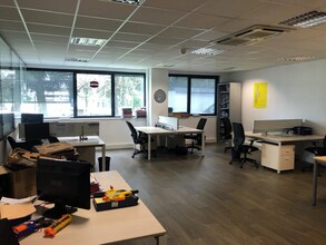 Office in Champagne-au-Mont-d'Or for lease Interior Photo- Image 1 of 5