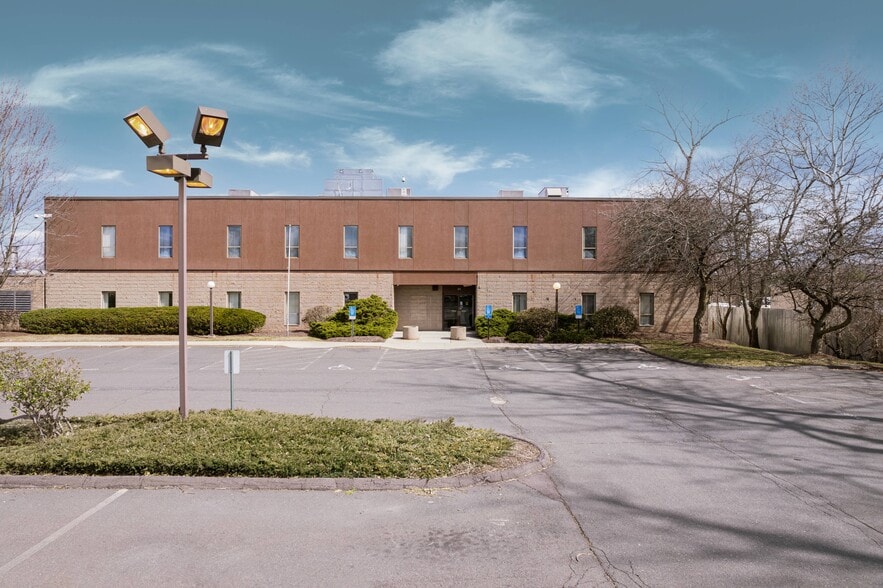 25 Holly Dr, Newington, CT for lease - Building Photo - Image 2 of 5