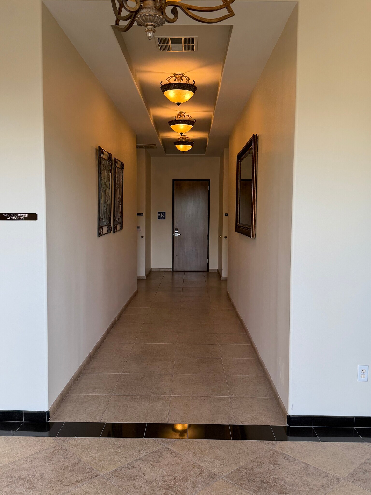 8327 Brimhall Rd, Bakersfield, CA for lease Interior Photo- Image 1 of 7