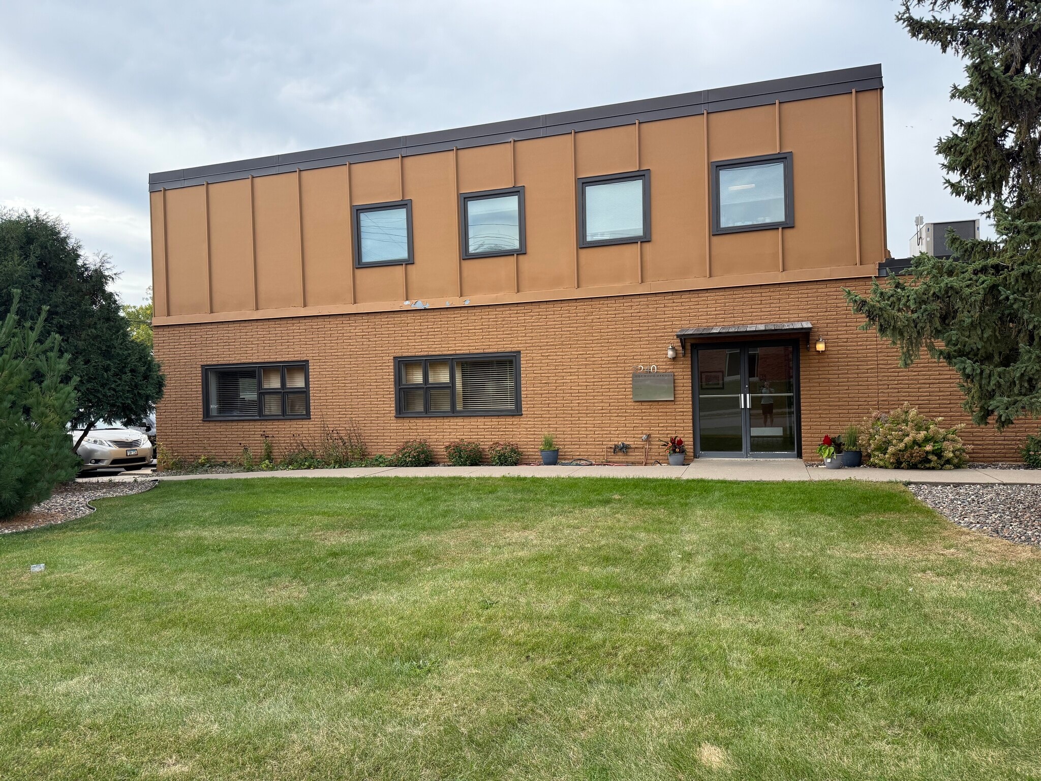 2238-2240 Edgewood Ave S, Minneapolis, MN for lease Interior Photo- Image 1 of 13