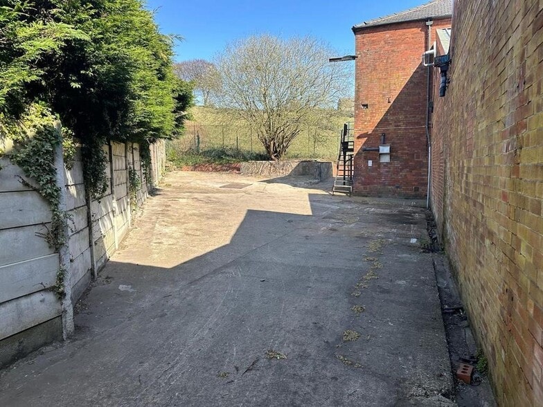 Whitworth Rd, Rochdale for lease - Building Photo - Image 3 of 9