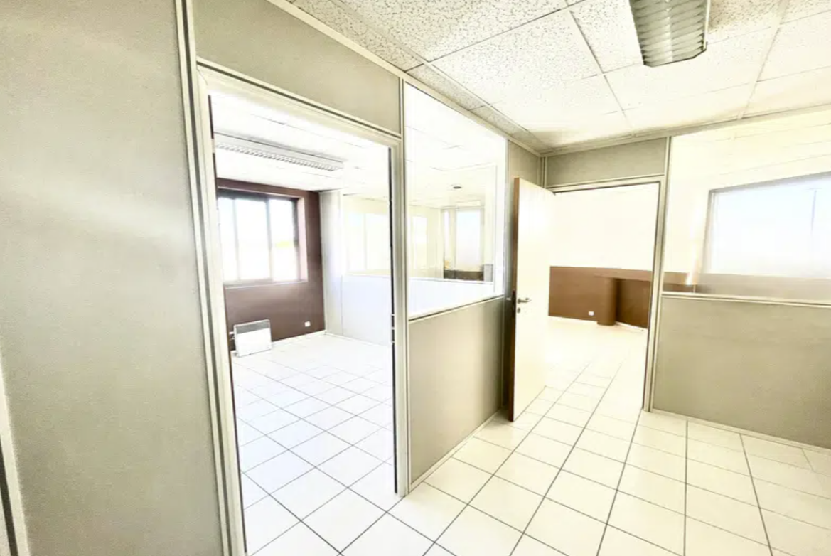 Flex in Mauguio for lease Interior Photo- Image 1 of 4