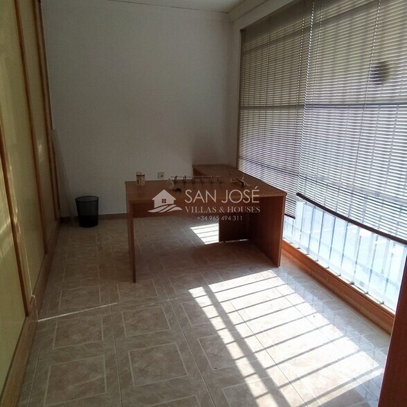 Office in Aspe for lease - Building Photo - Image 3 of 7