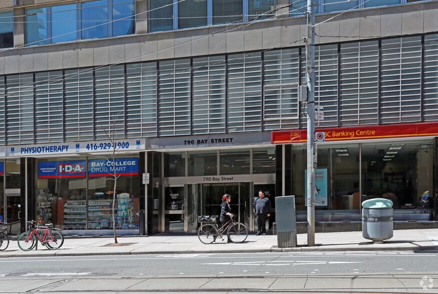 790 Bay St, Toronto, ON for lease - Building Photo - Image 3 of 4