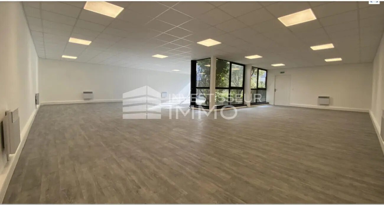 Flex in Villebon-sur-Yvette for lease Interior Photo- Image 1 of 3