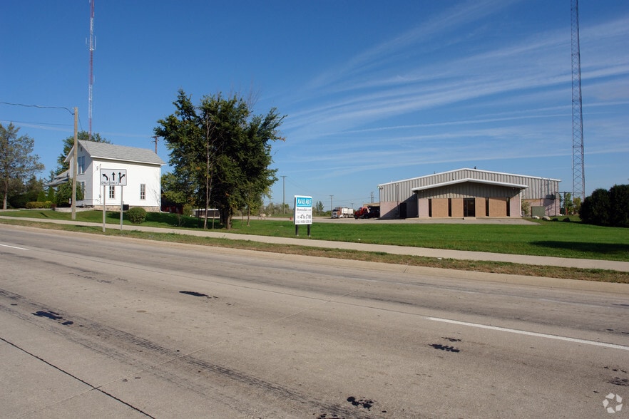 45390 Grand River Ave, Novi, MI for lease - Primary Photo - Image 1 of 9
