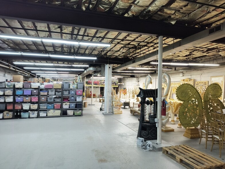 826 Perkins Ln, Beverly, NJ for sale - Interior Photo - Image 2 of 6