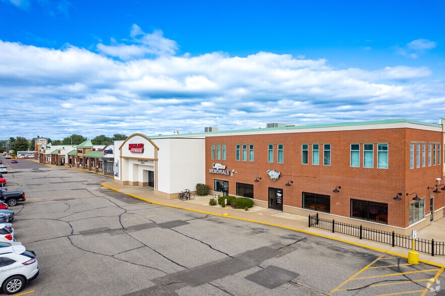 2221 Highland Ave, Eau Claire, WI for lease - Building Photo - Image 3 of 15